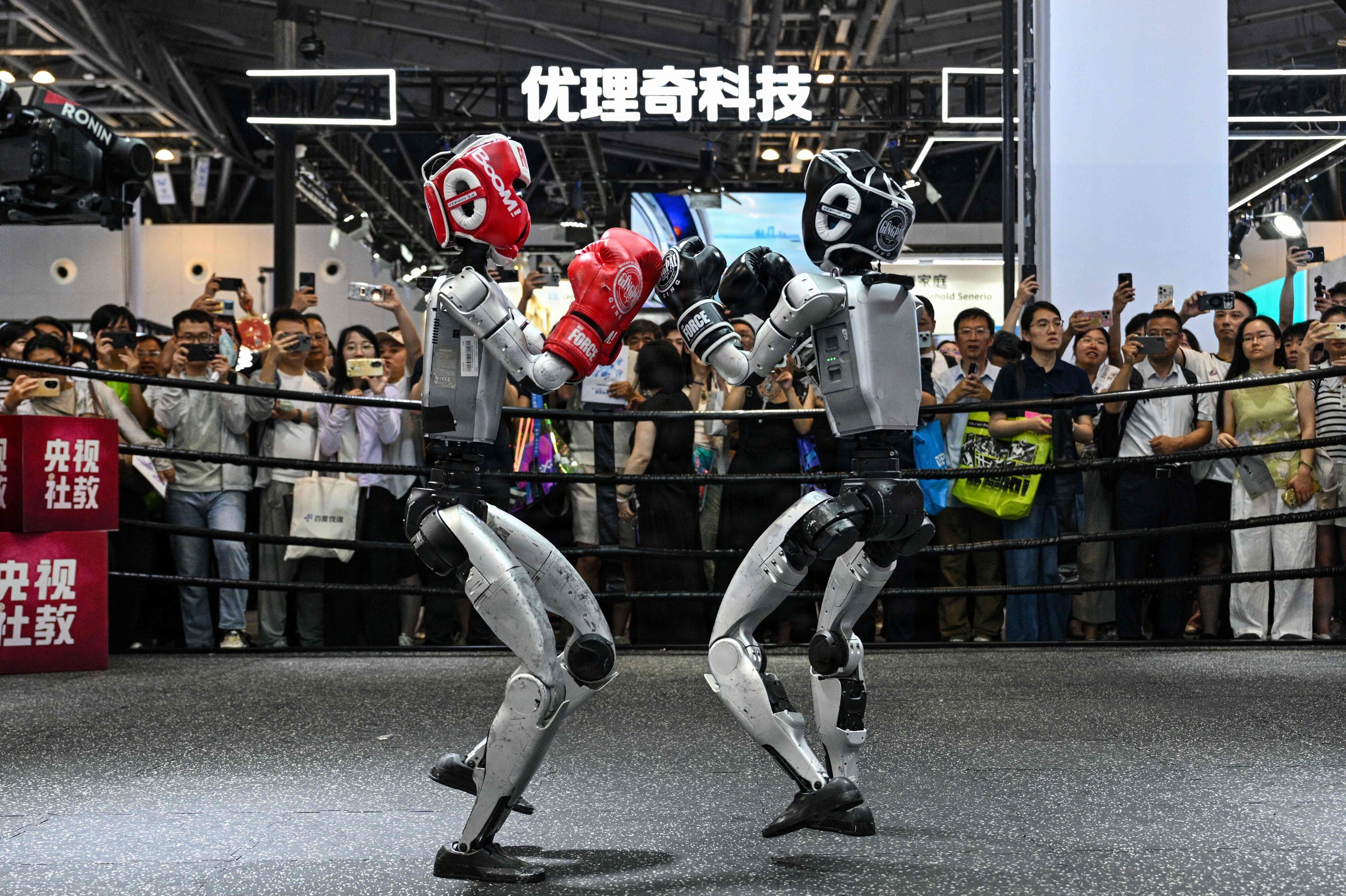 Kinesisk robotaktie stiger mere end 600 procent i børsdebut