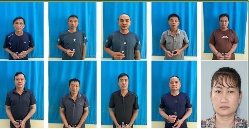 Nhóm người bị bắt khi chơi bài ăn tiền trong căn nhà 2 tầng