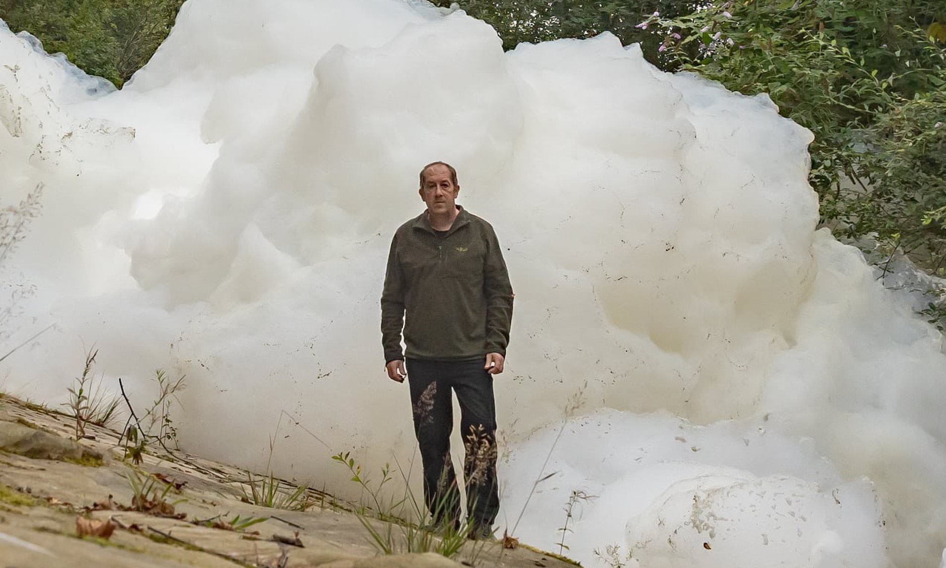 Massive 'foamberg' kills hundreds of fish after pollution blamed on industrial blaze