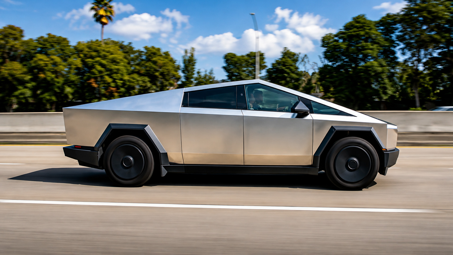 is-the-cybertruck-range-overpromised-or-worth-the-hype