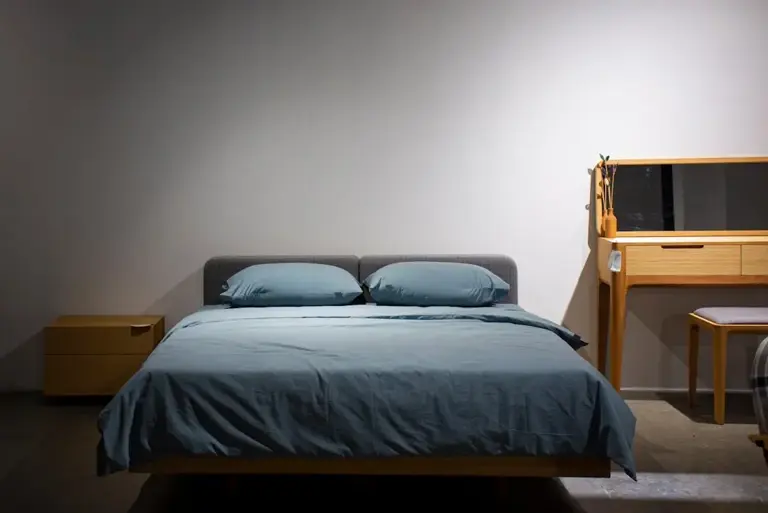 3 furniture choices that instantly age a bedroom (that homeowners don't ...