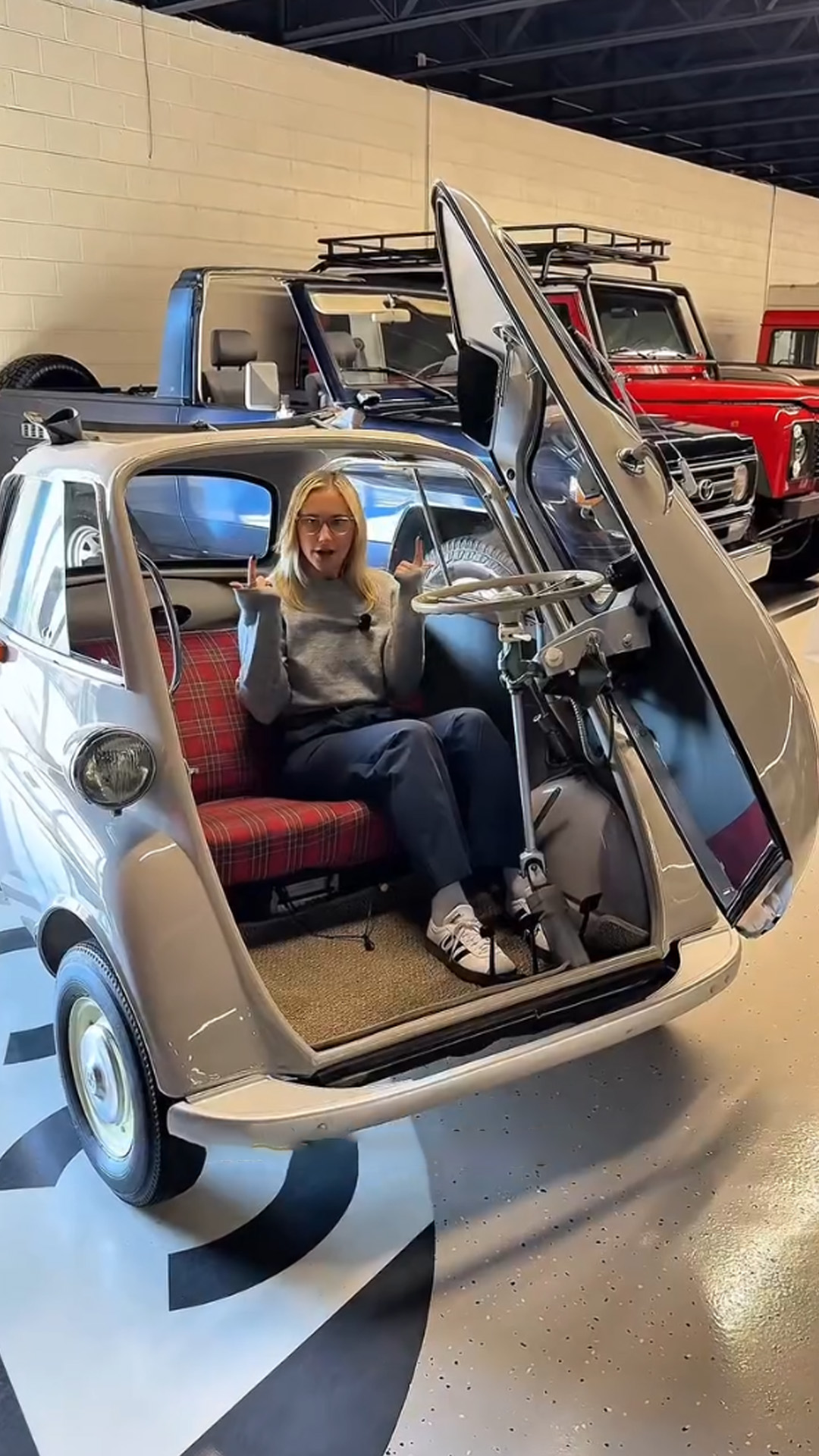 Exploring the tiny BMW Isetta 250 up close