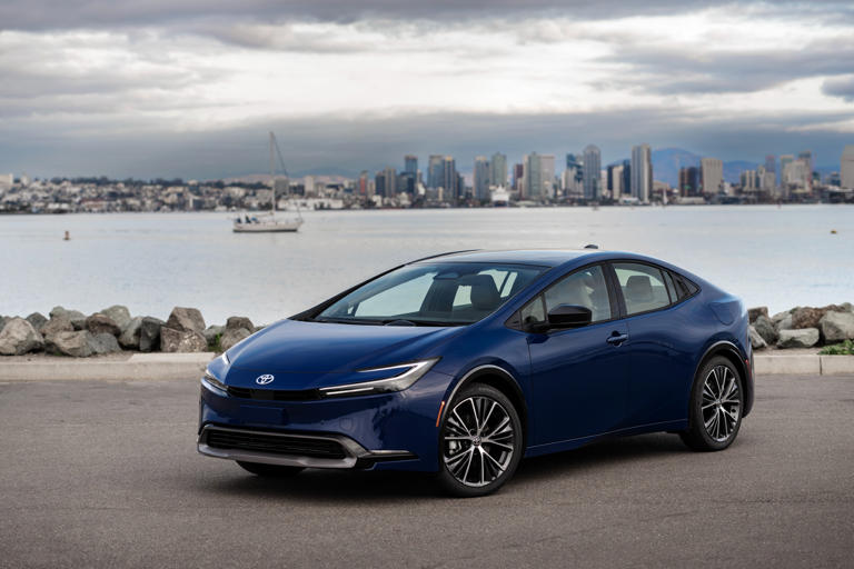 experts-reveal-the-best-used-hybrid-cars-for-maximum-savings