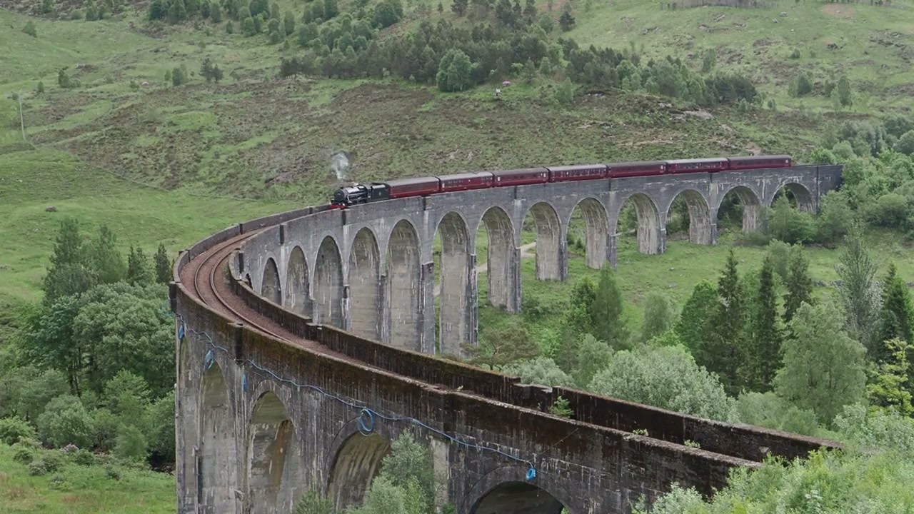Jacobite steam train, Scotland: Railway through Highlands