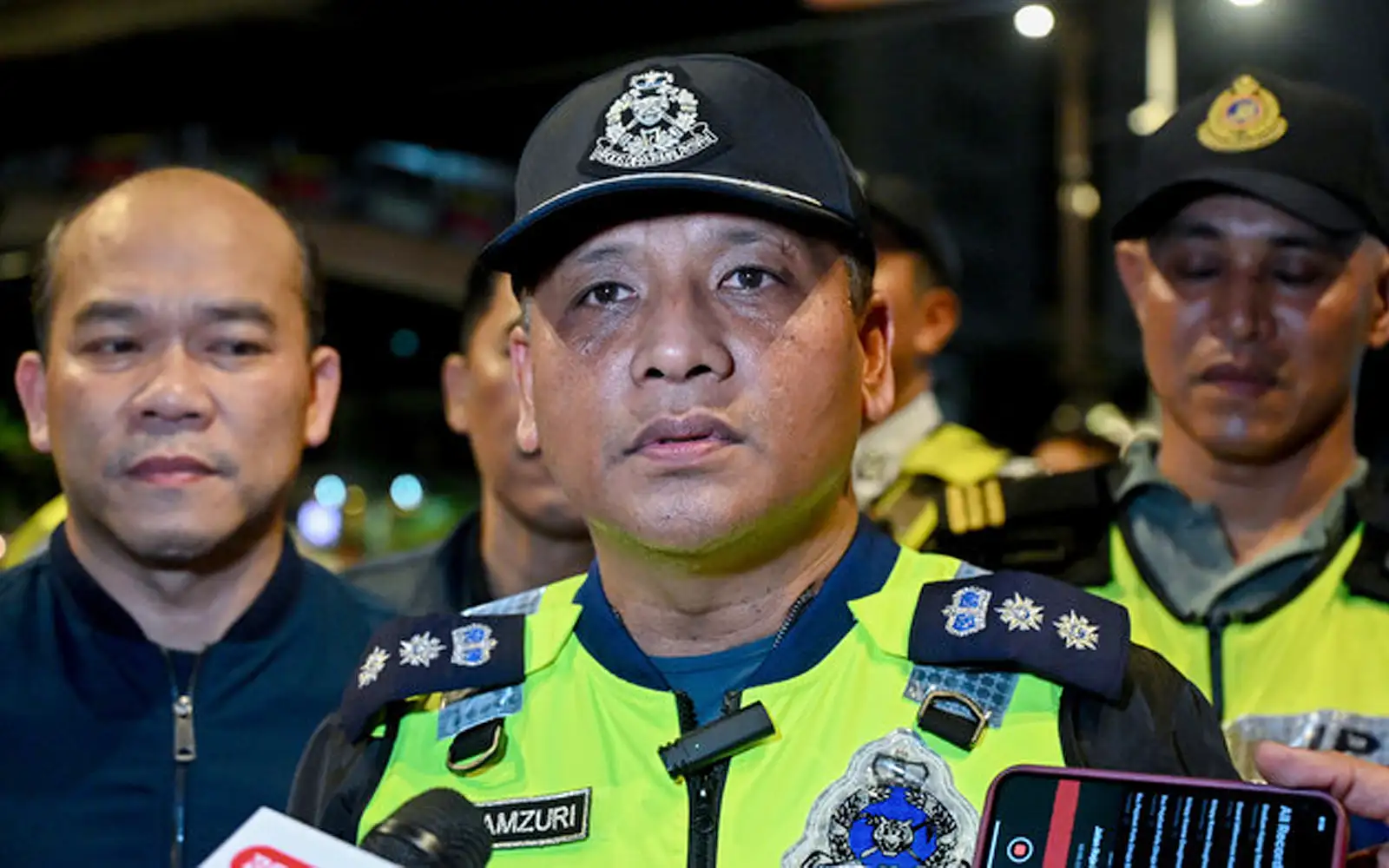Alleged drunk driver rams into 2 putting up road signs in KL