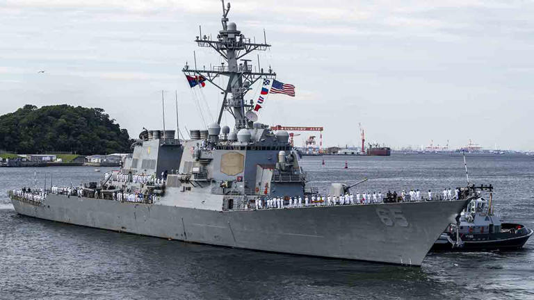 Amerikansk destroyer var uden strøm i fire dage i Det Sydkinesiske Hav