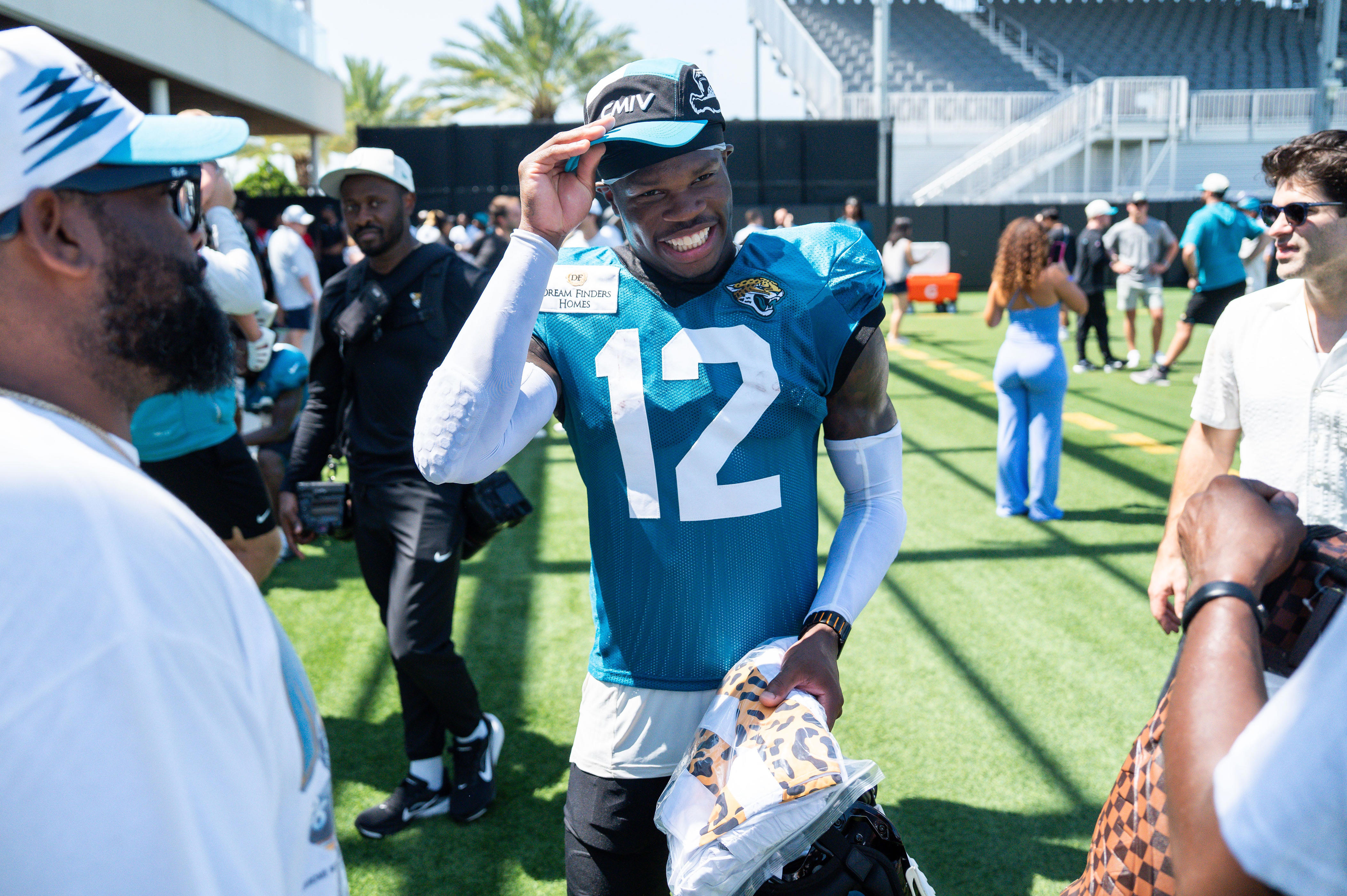 Travis Hunter joins Jacksonville sheriff in ride-along. How to watch