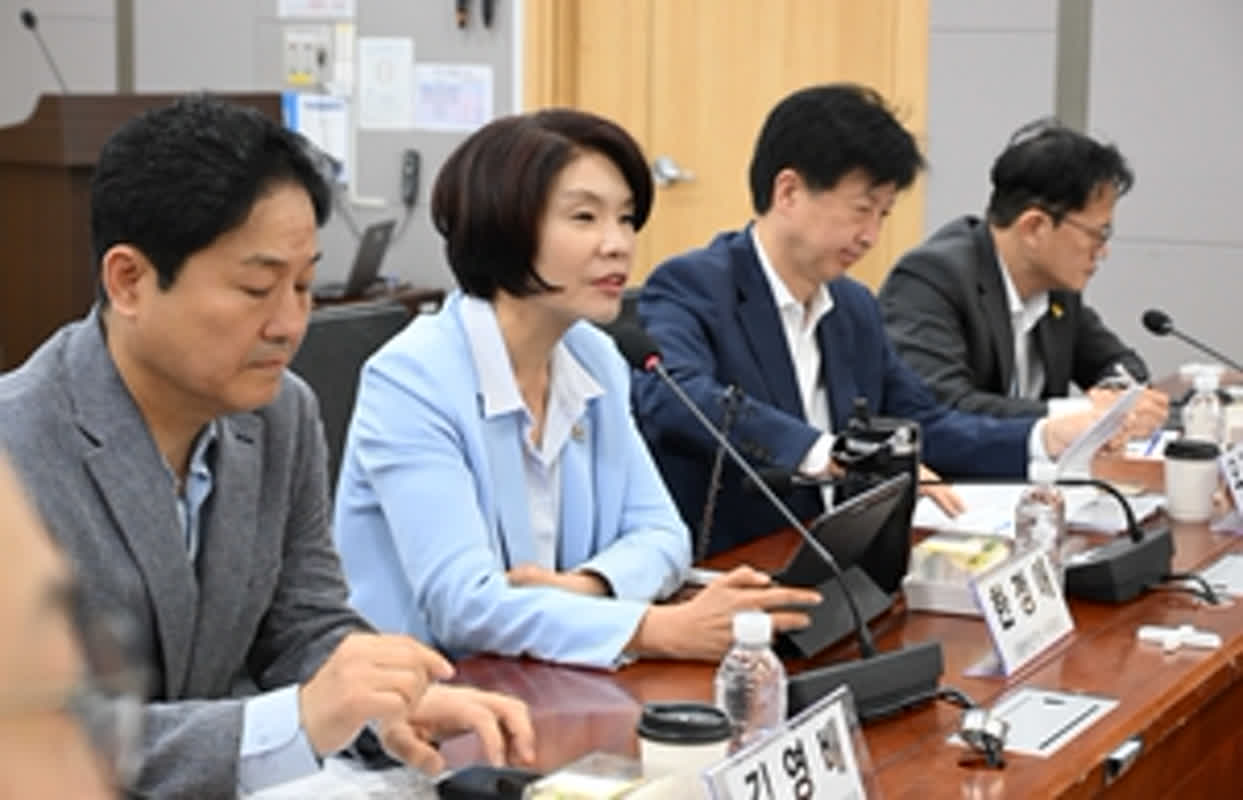 [헤럴드pic] 인사말하는 한정애 더불어민주당 사무총장