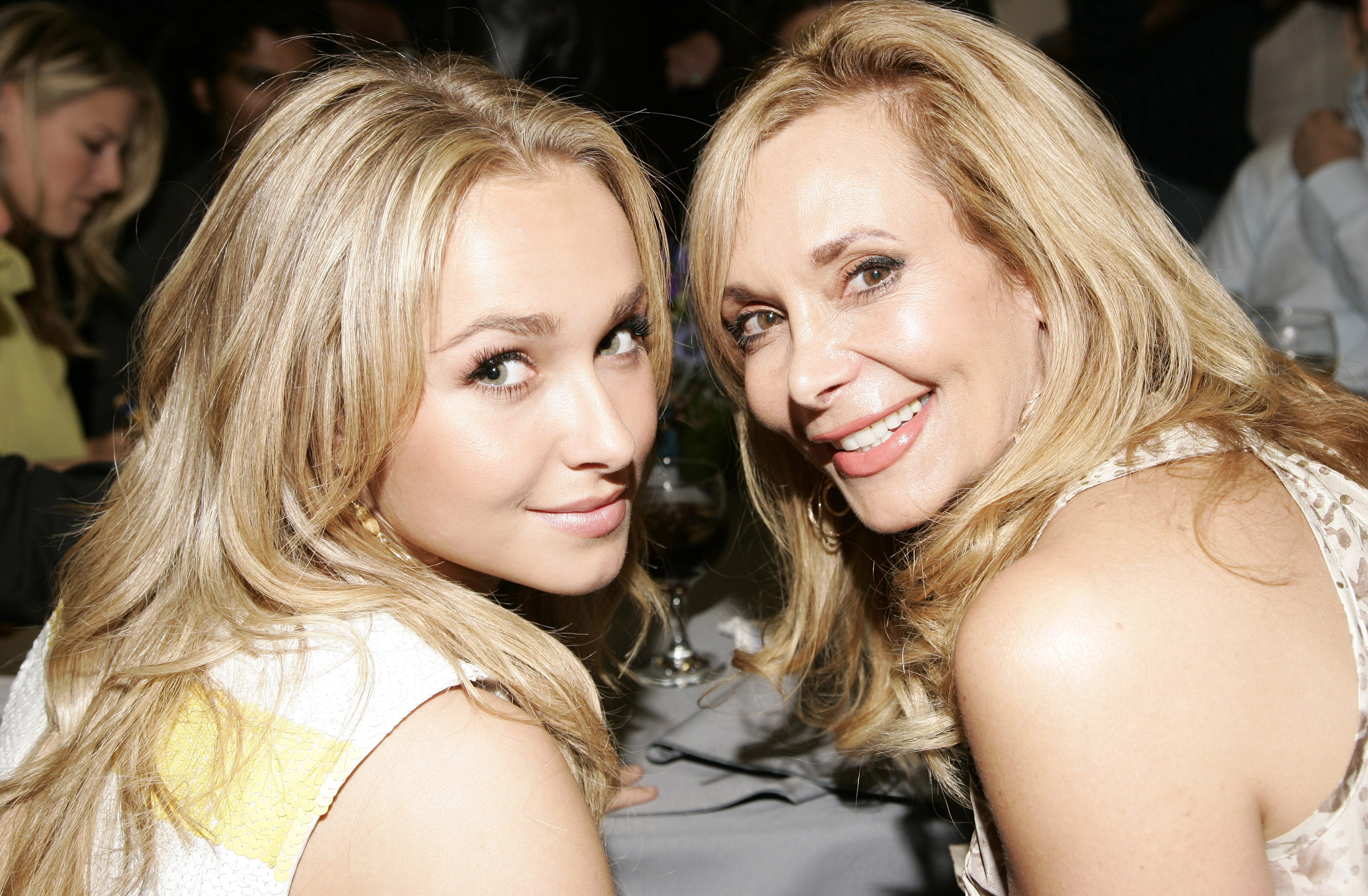 hayden-panettiere-s-mom-slams-haters-criticizing-her-reaction-to