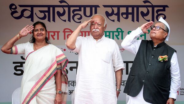 Nagpur, Aug 15 (ANI): Rashtriya Swayamsevak Sangh (RSS) chief Mohan Bhagwat salutes during the flag-hoisting ceremony of the 200-foot-long tricolour on the occasion of 80th Independence Day at Kasturchand Park, in Nagpur on Saturday. Nagpur's Mayor Neeta Thakre and Congress leader and Lokmat Media Group Chairman Vijay J. Darda present. (ANI Photo)