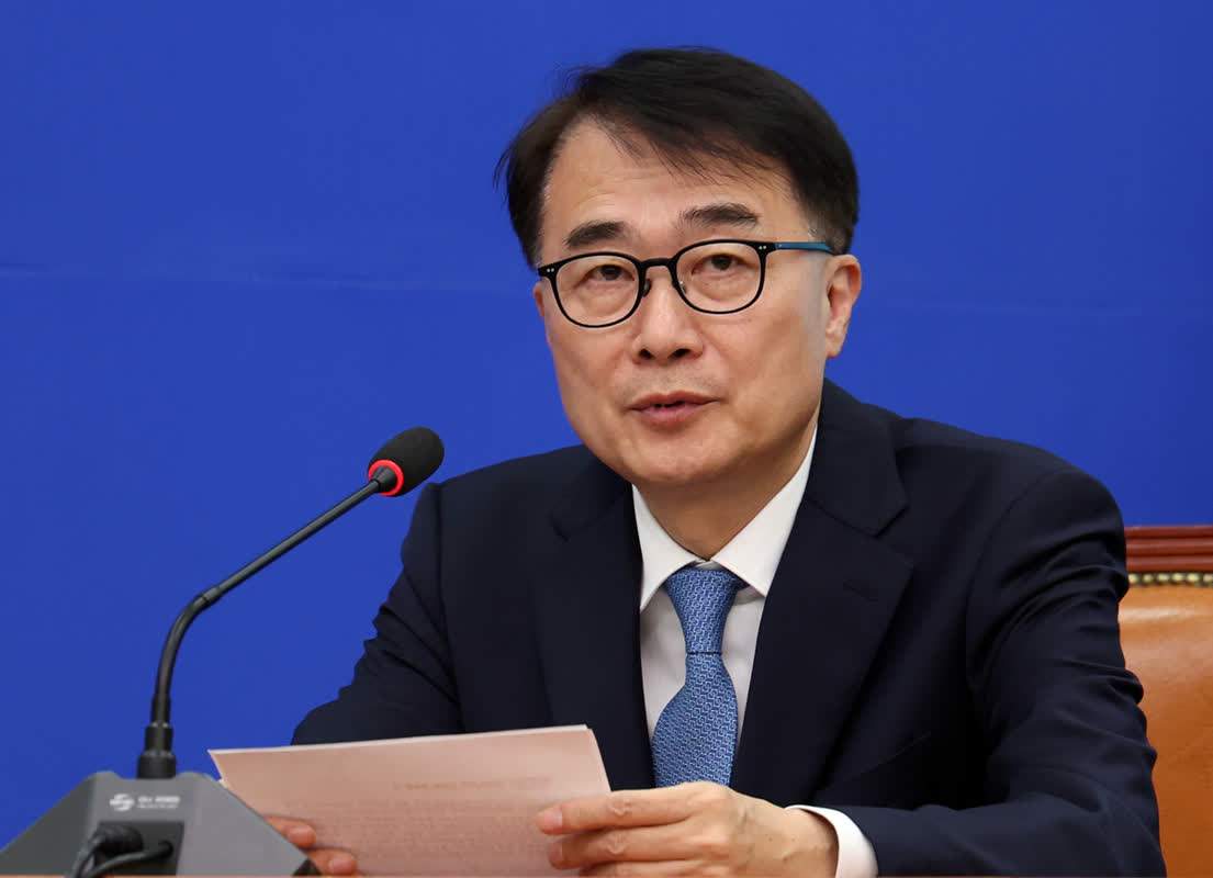 與의원, 탈북민 출신 野의원에 