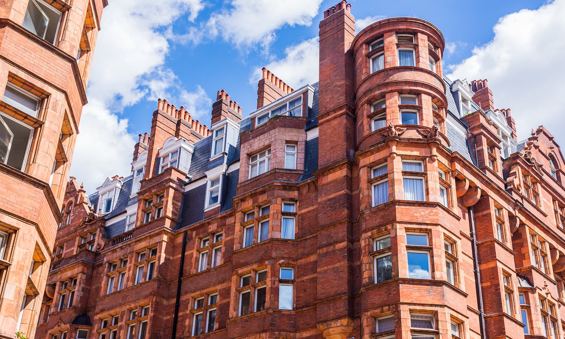 The £290,000 London houseprice slump: High-end homes in capital down as much as 25%