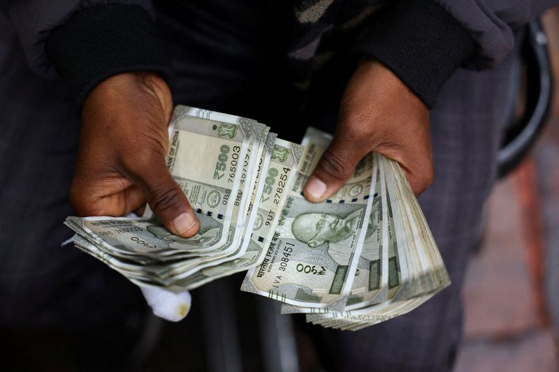 Rupee spins wheels in thin band, shorts await fresh entry points