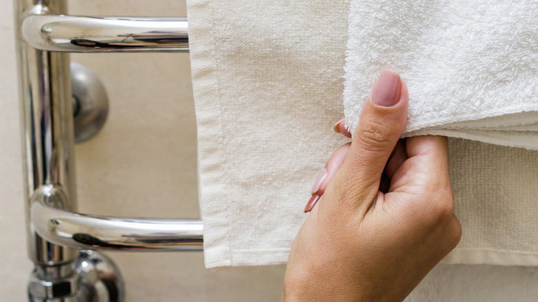 Towel rack upgrade: Amazon has a smarter way to maximize bathroom storage