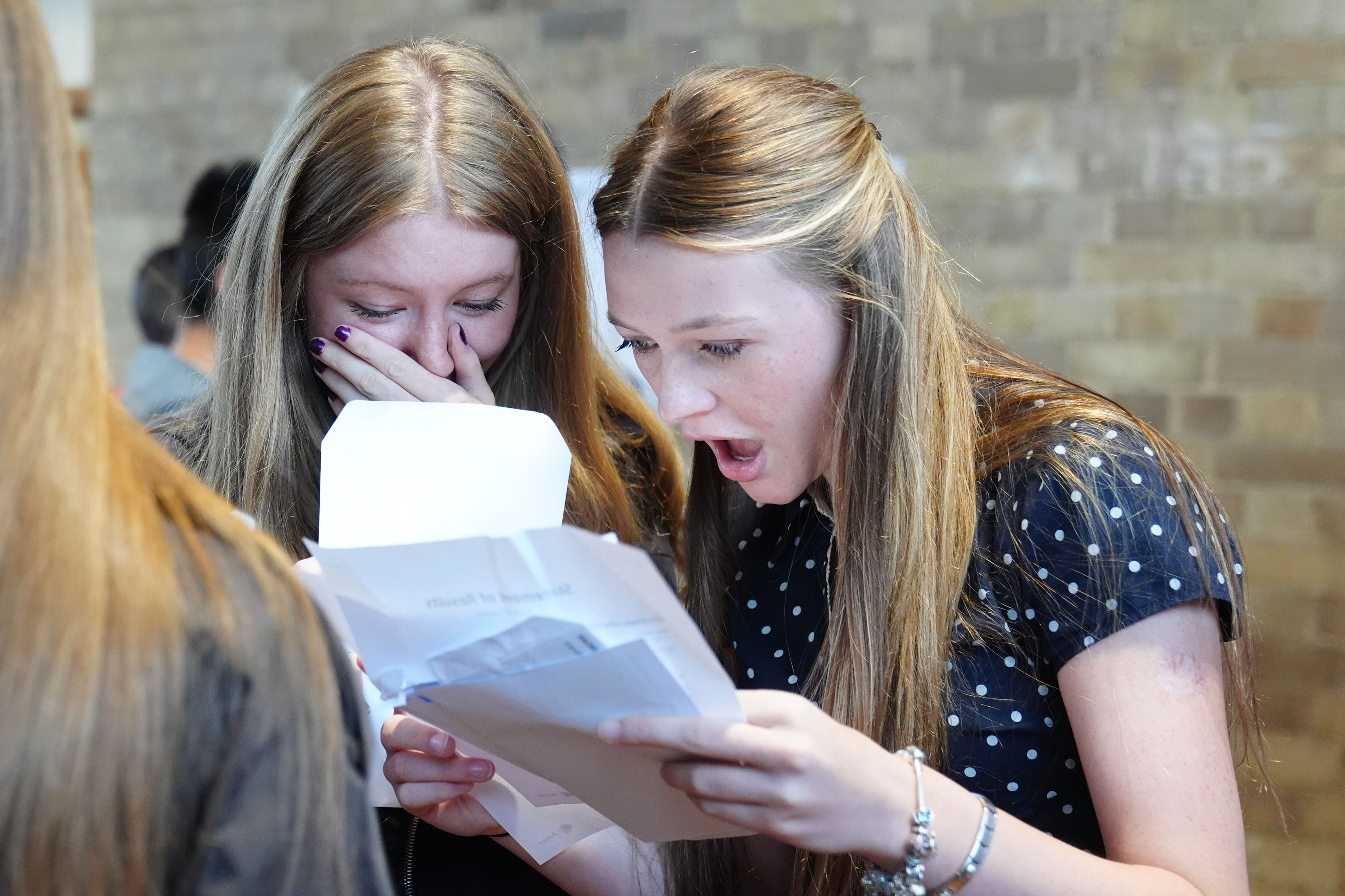 More pupils get top GCSE grades as gender gap shrinks