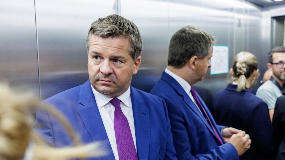 frauen-zur-ck-an-den-herd-sven-schulze-versch-rft-seinen-angriff