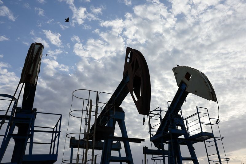 Oil settles up more than 2% after Trump threatens countries supporting Iran