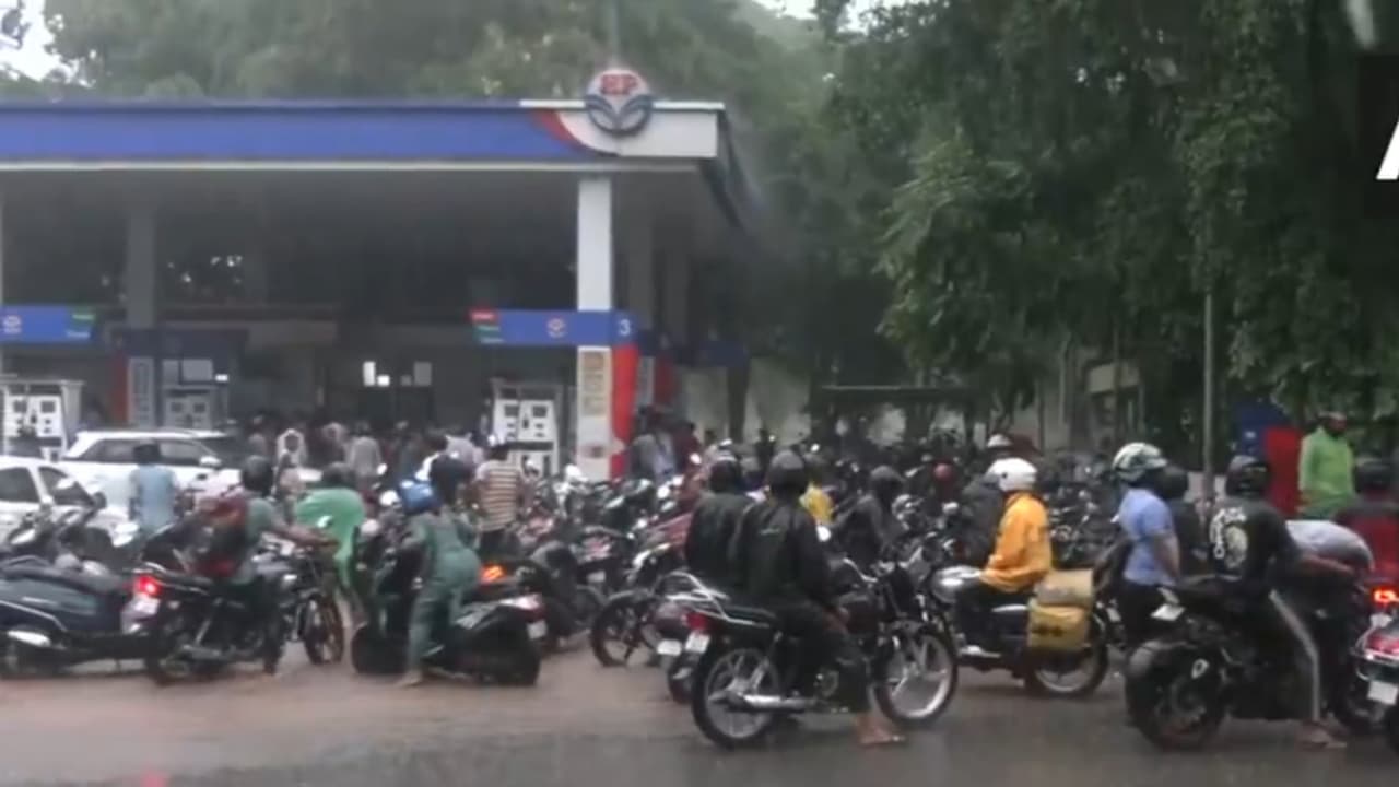 Chandigarh man promises free petrol, draws huge crowd amid heavy rain ...