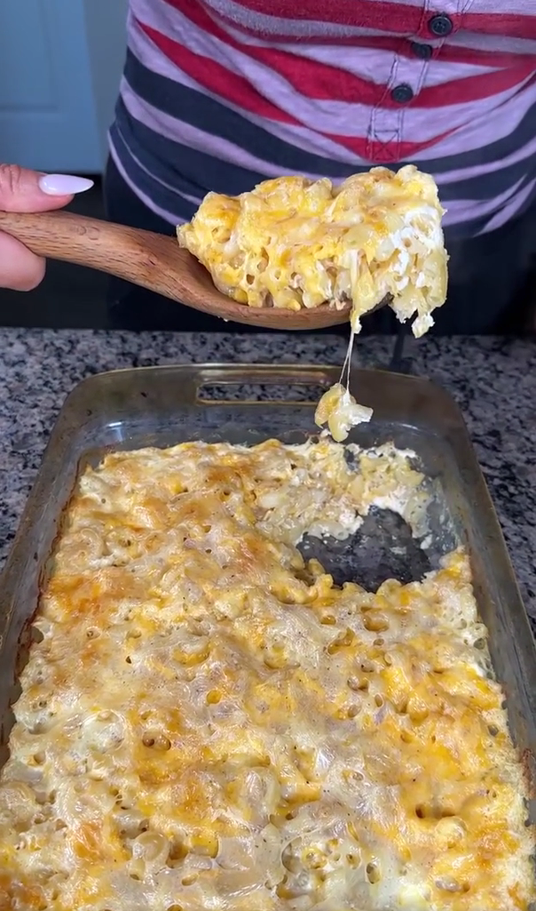 This creamy one pan mac and cheese is so easy to make