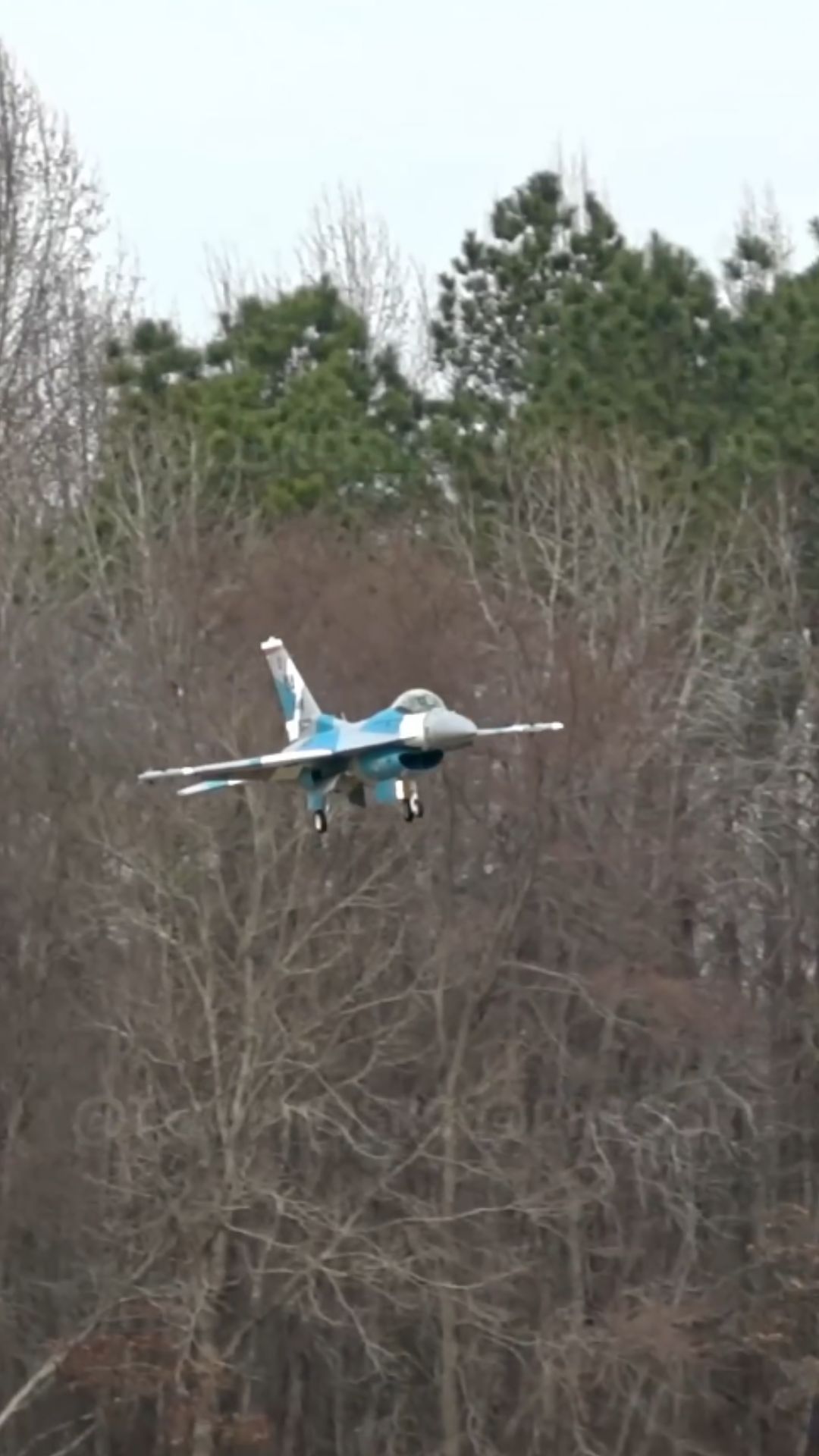 F-16C Viper replica demonstrates realistic flight control