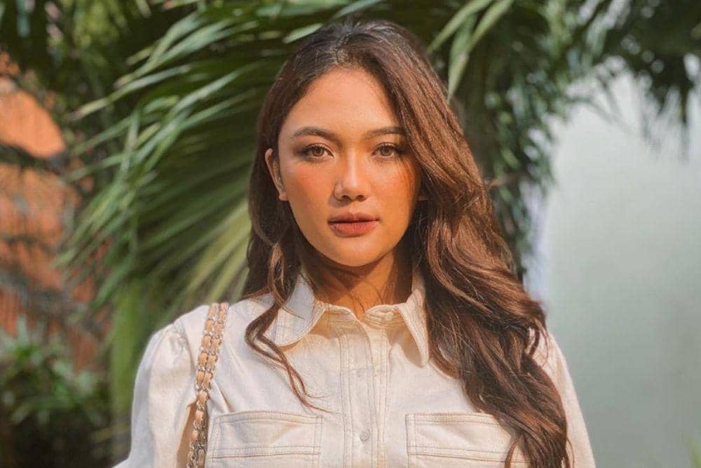 Biasa pendek, deretan artis ini tampil memikat berambut panjang