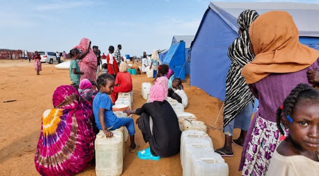 Sudan chao đảo giữa sóng xung đột, hơn 200.000 người buộc rời bỏ nhà cửa