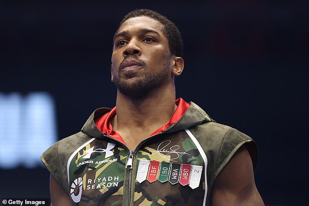 He paid tribute to his friends before his fight against Kristian Prenga by wearing their names on a bar on his chest