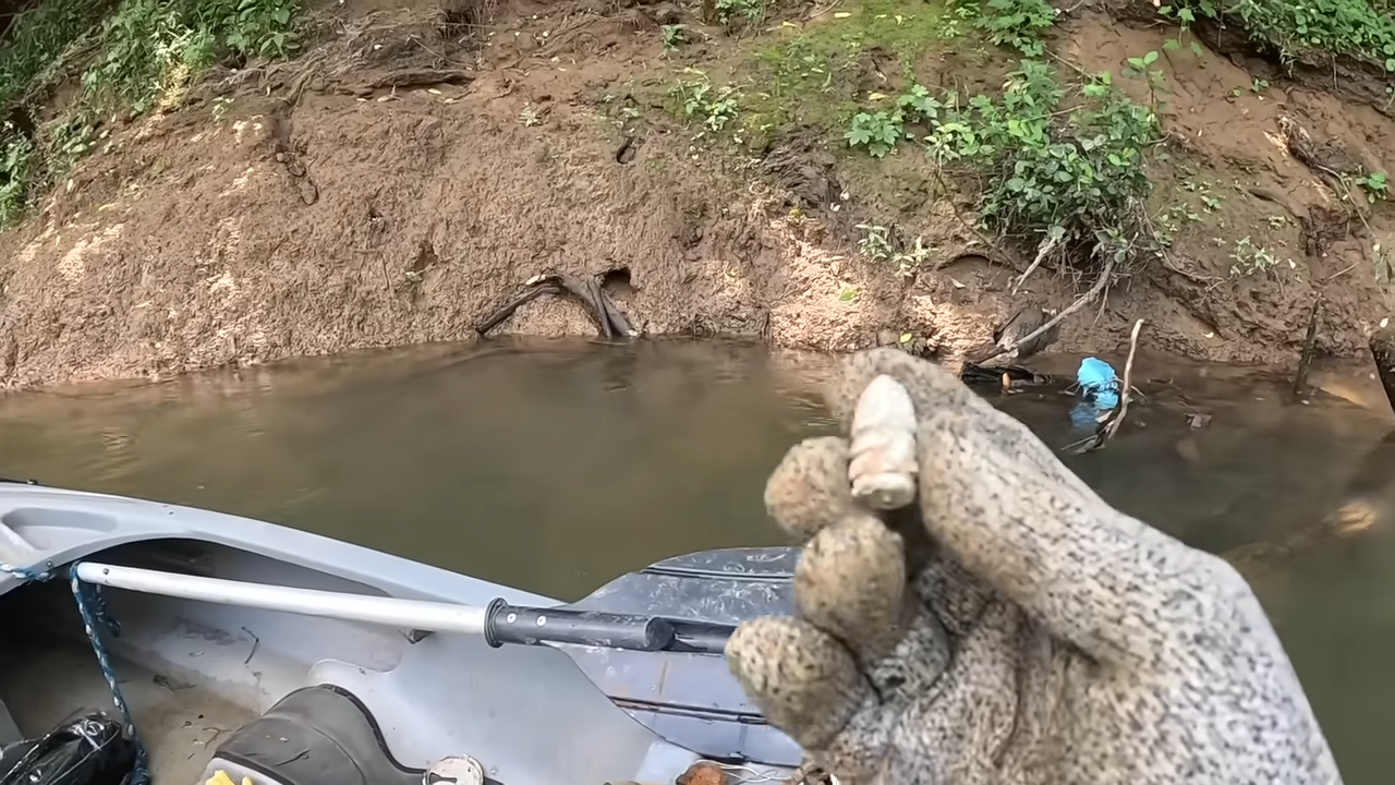 He kayaked to a flood-washed riverbank - then found a Civil War sharps ...