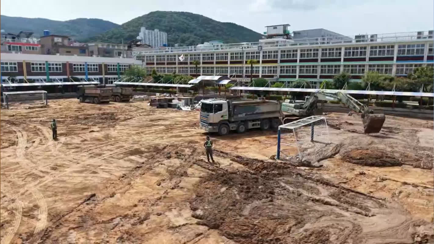 호우 피해로 개학 연기…폭염에도 복구 총력전