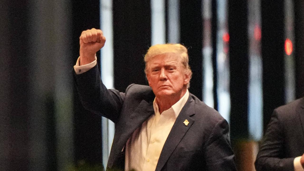 Donald Trump, 80, shows swollen, discolored hand at White House events ...
