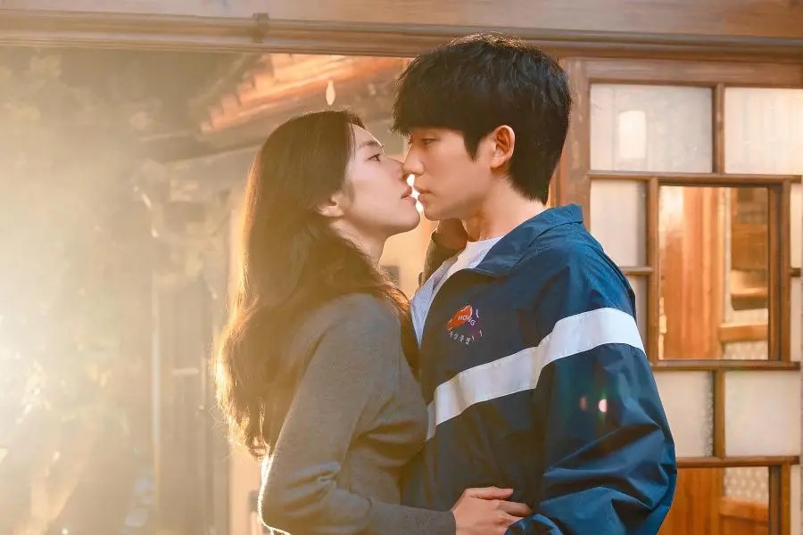 Our sticky love của Jung Hae In đứng đầu Netflix bất chấp tranh cãi của Ha Young