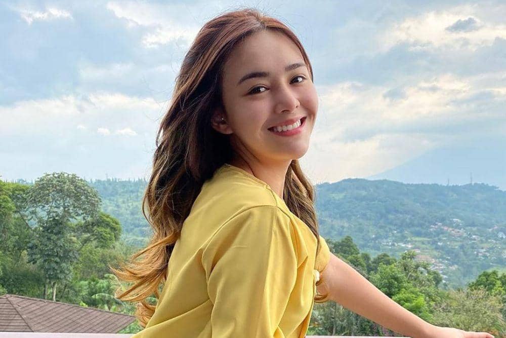 Biasa pendek, deretan artis ini tampil memikat berambut panjang