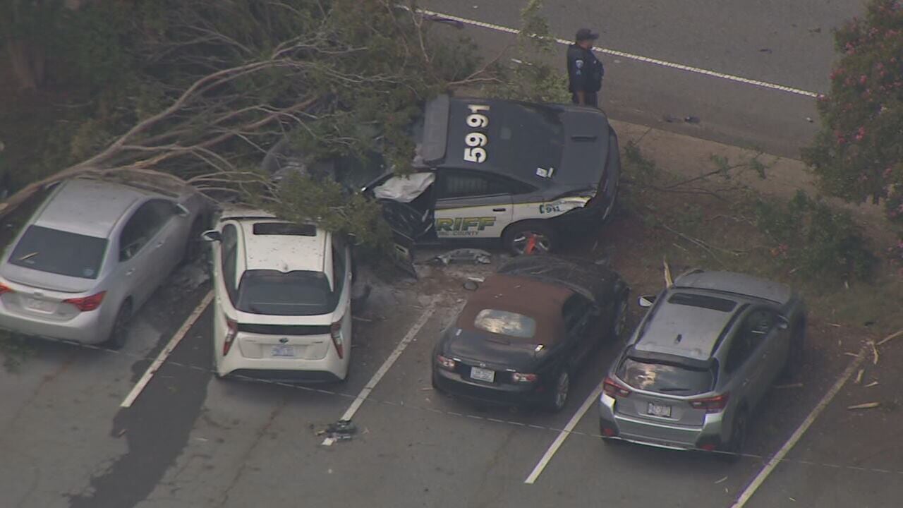 Bystanders pull Meck County sheriff's deputy from cruiser after Cornelius crash