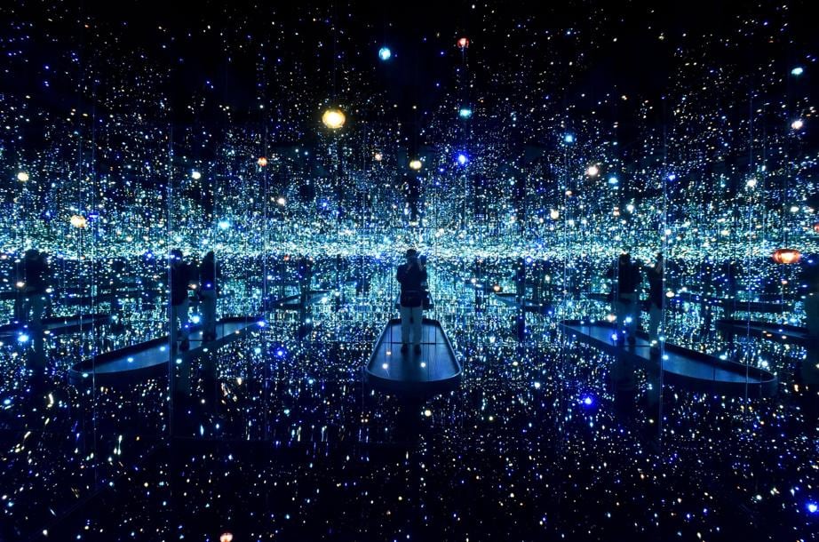 yayoi-kusama-artist-behind-viral-infinity-mirror-rooms-dies-at-97