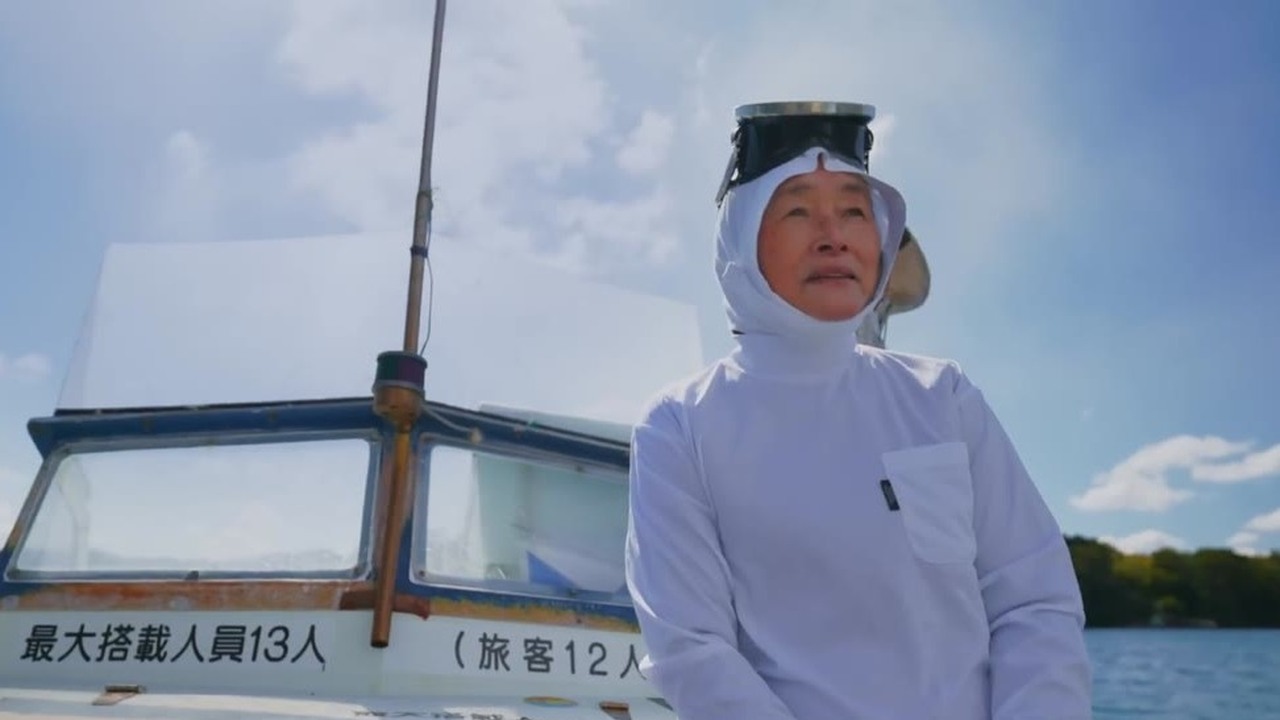 These 80-year-old women still hunt seafood by hand... diving into ...