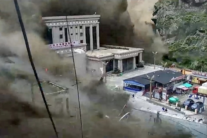 Việt Nam gửi điện thăm hỏi Trung Quốc và Nepal về thiên tai