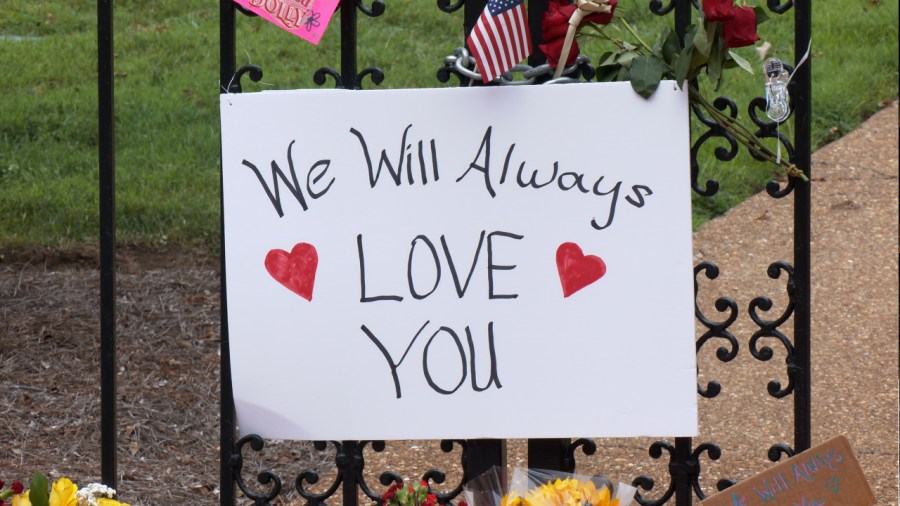 Fans leave tributes outside Dolly Parton's Brentwood home