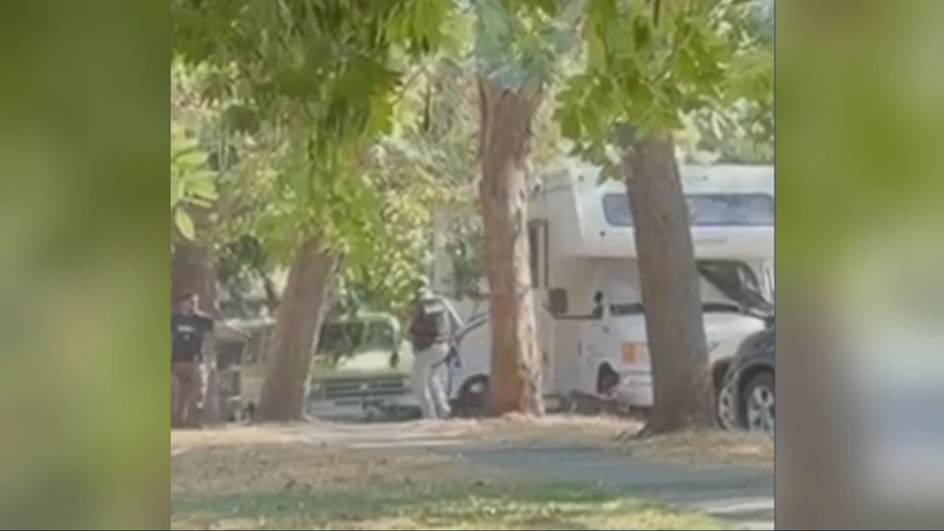 Did bounty hunters contact Seattle police before the takedown at Sandel Park?