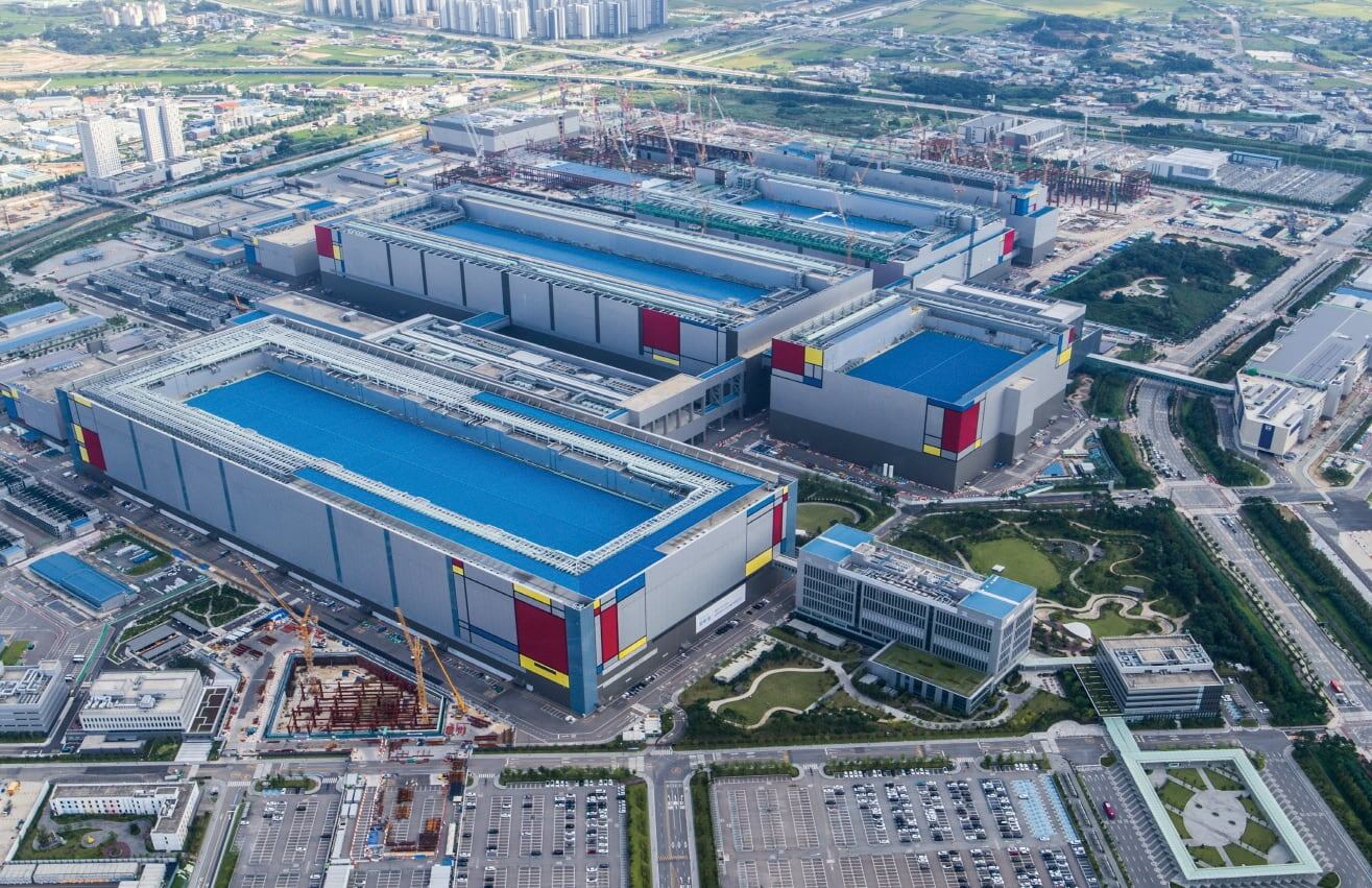 Semiconductor effect drives four-year high in domestic, SME sentiment