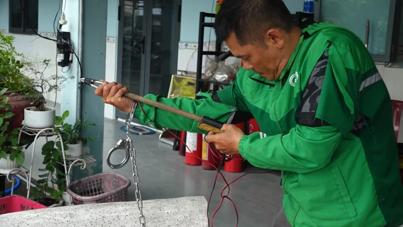 'Cầu tặc' mang súng tự chế đi trộm chó lúc nửa đêm