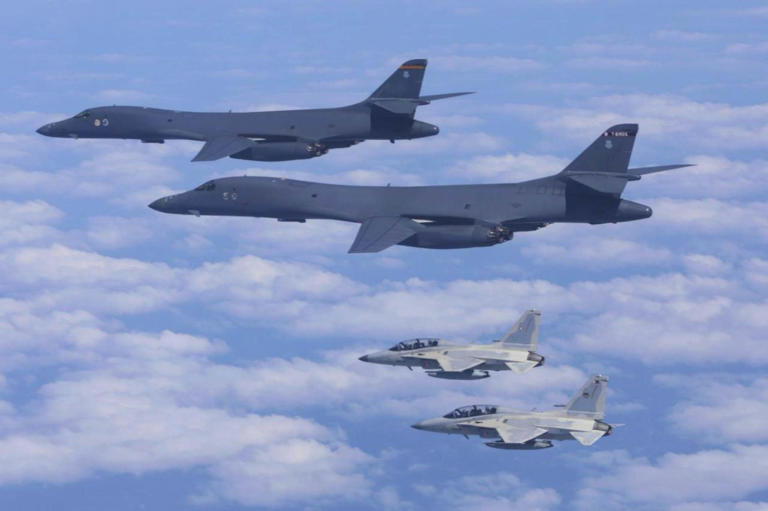 Two Philippine FA-50 fighter jets fly with two US B-1 bomber aircraft during a joint patrol and training over the South China Sea last year. Photo: AP