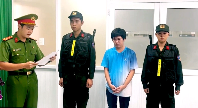 Khởi tố chủ hộ kinh doanh 'Tiểu Vi House' bán hơn 11.000 đôi dép Havaianas giả