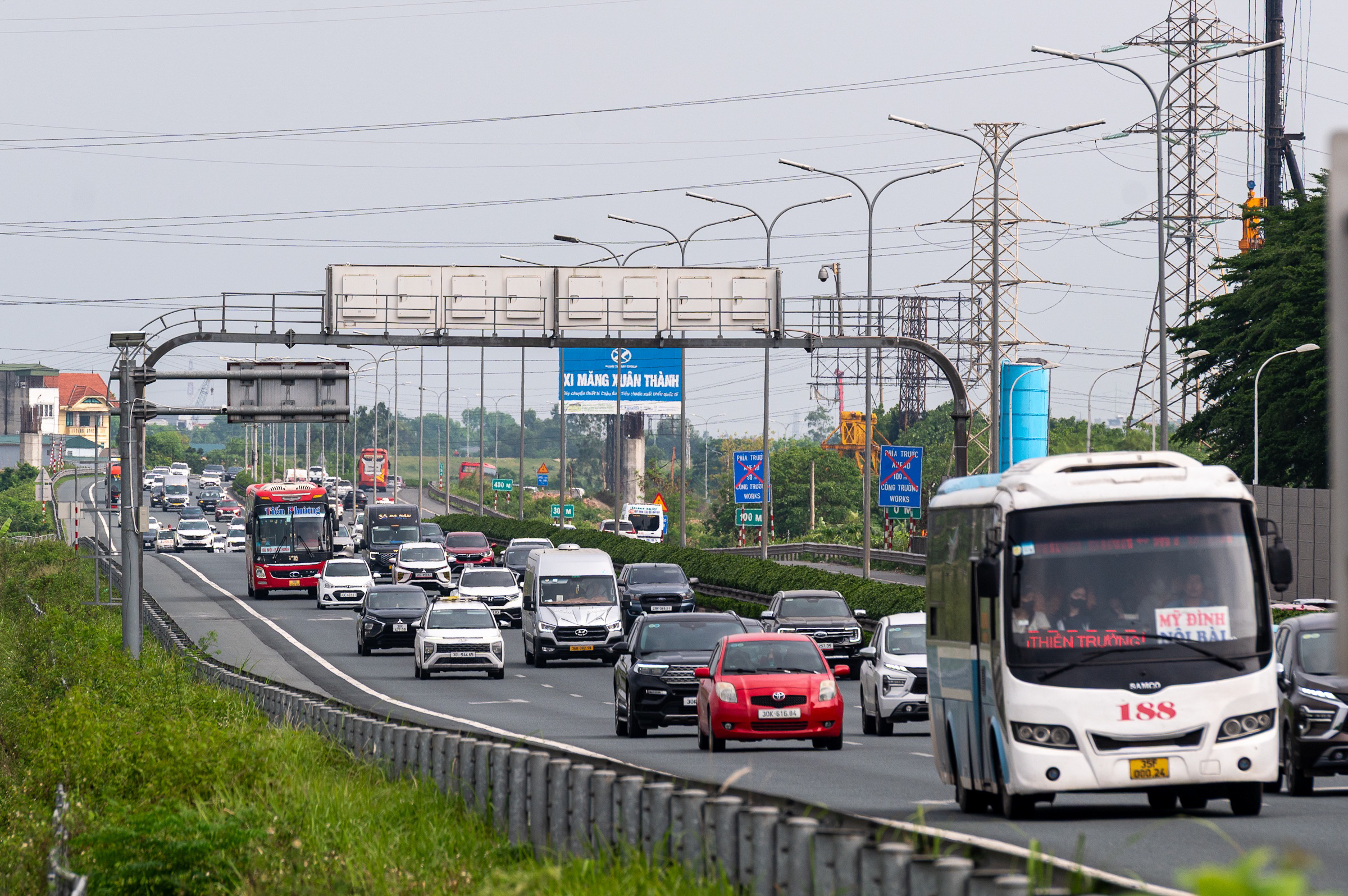 Xe bị chen vào khoảng cách an toàn không bị coi là vi phạm
