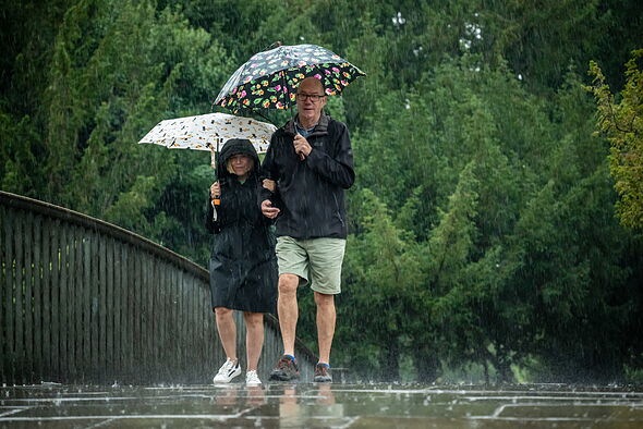 Met Office weather maps show 5 consecutive days of heavy rain as charts ...