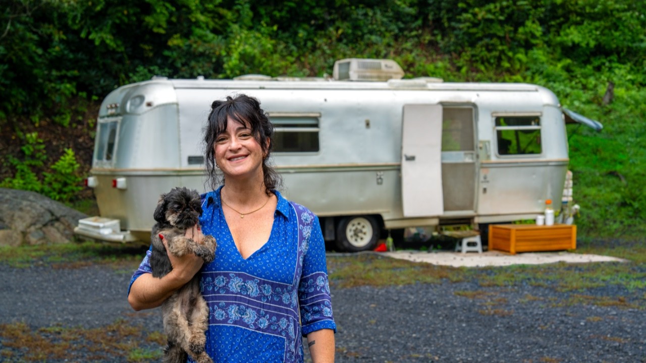 Designer turned a vintage trailer into her dreamy tiny house