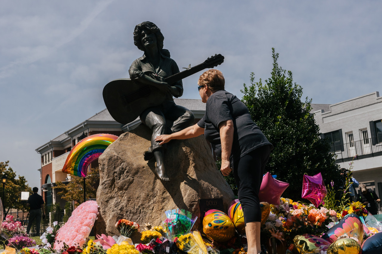I visited Dollywood after Dolly Parton's death. Here's how fans are coping.