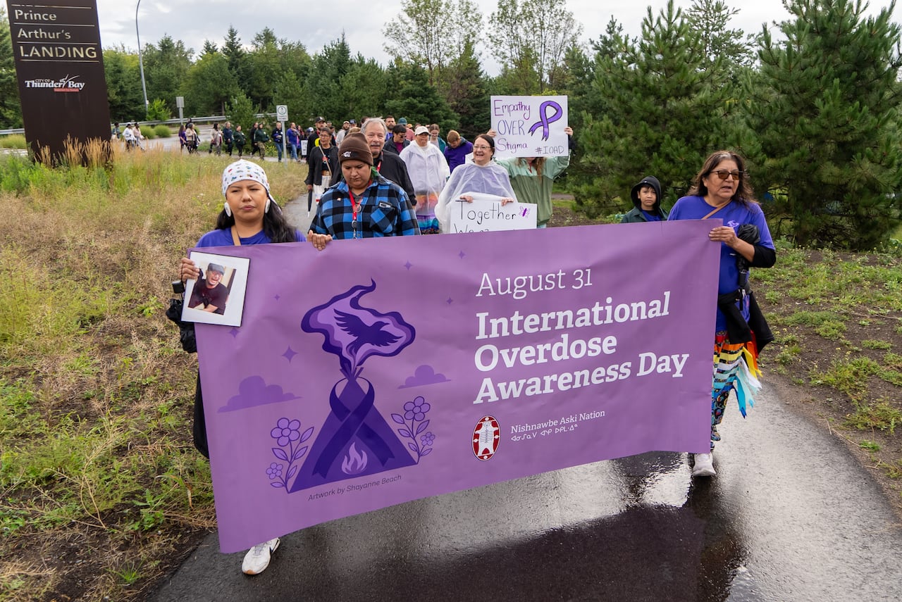 ‘You’re not alone’: Overdose awareness walk held in Thunder Bay, Ont.