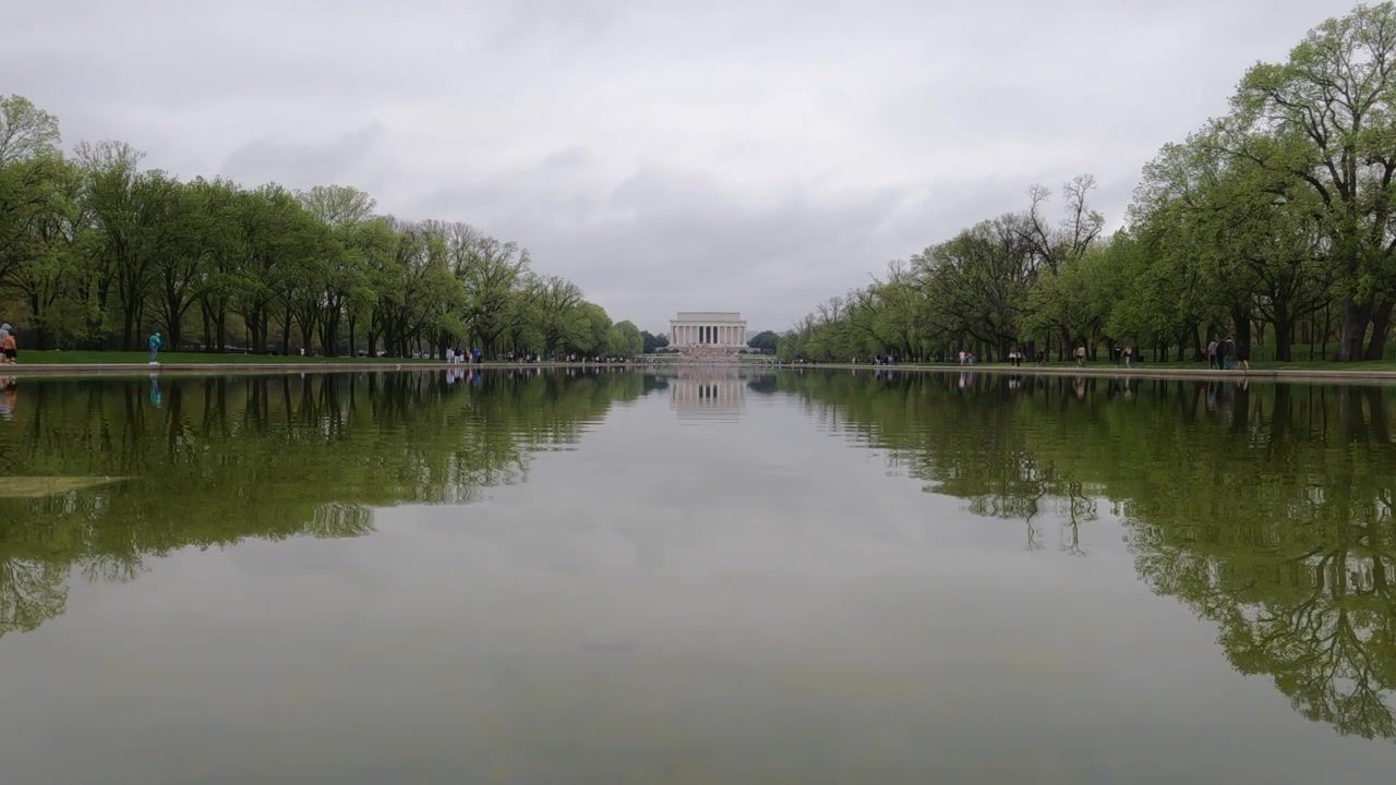 Trump’s Reflecting Pool renovation is still peeling off after botched ...