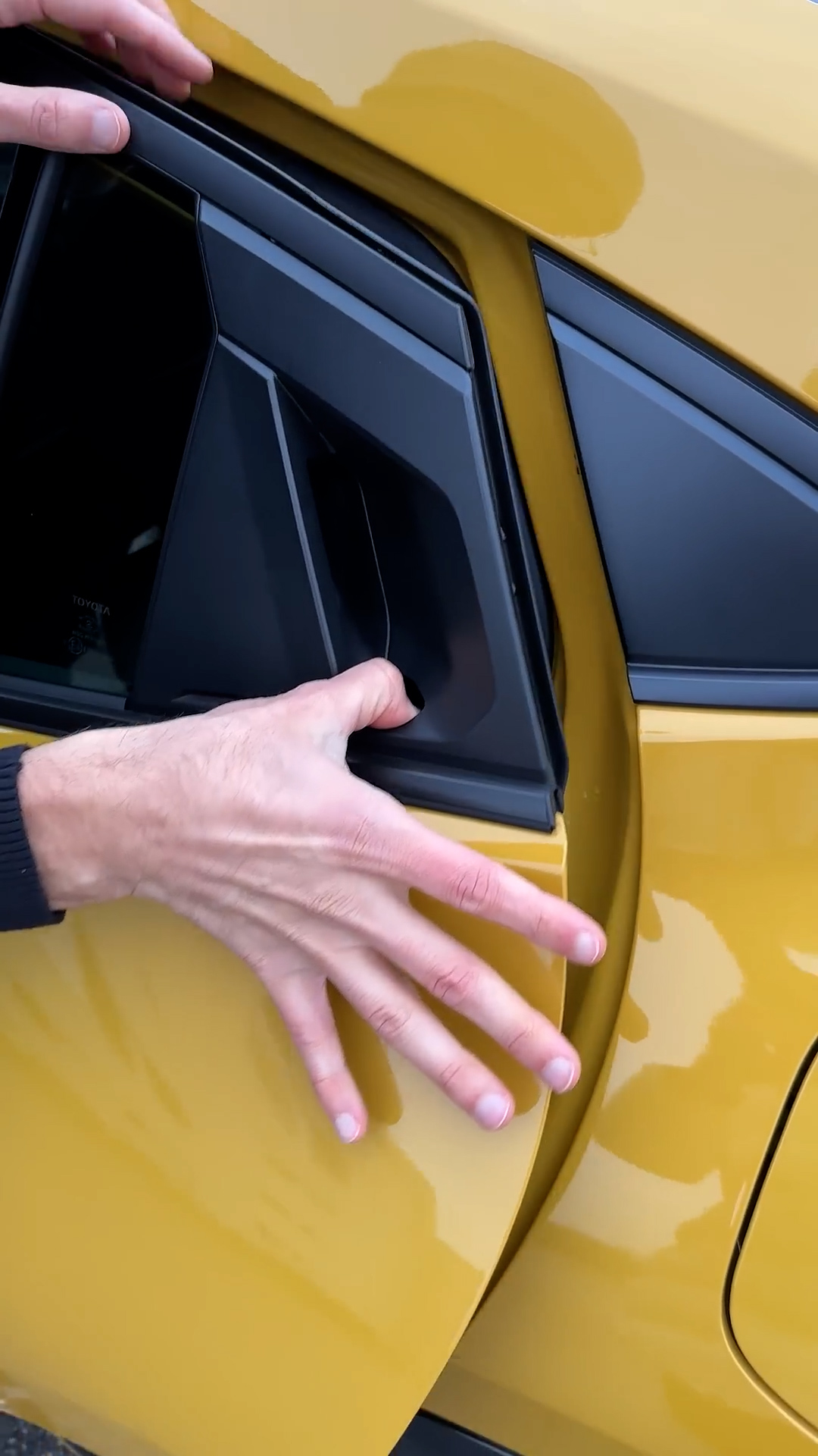 Two different mechanisms for opening the Toyota Prius rear doors