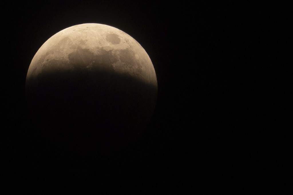 Partial lunar eclipse will be visible across parts of Canadian skies soon